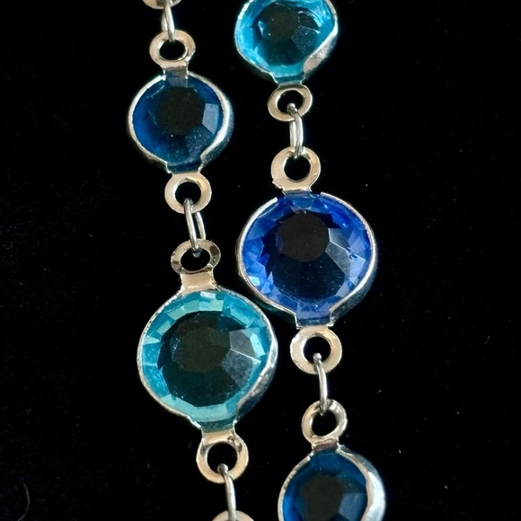Kirk’s Folly Elegant Blue and Green silver tone necklace - Picture 2 of 4